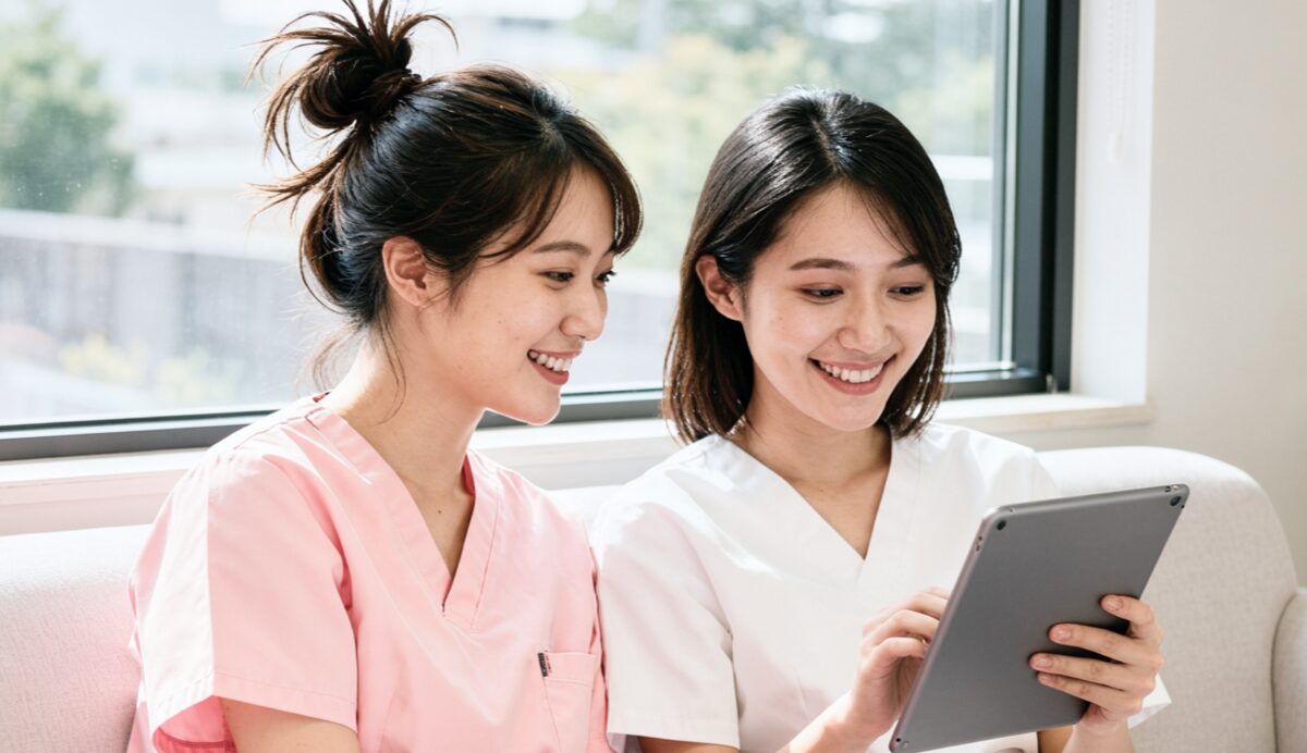 Two people reviewing clear health information together on a tablet